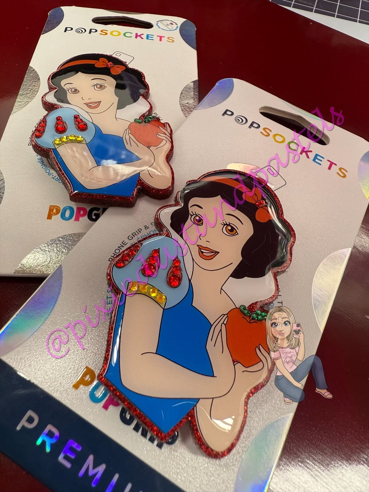 Classic Fairytale Charm meets Snow White!! ❤️💙 Snow White Phone Grip