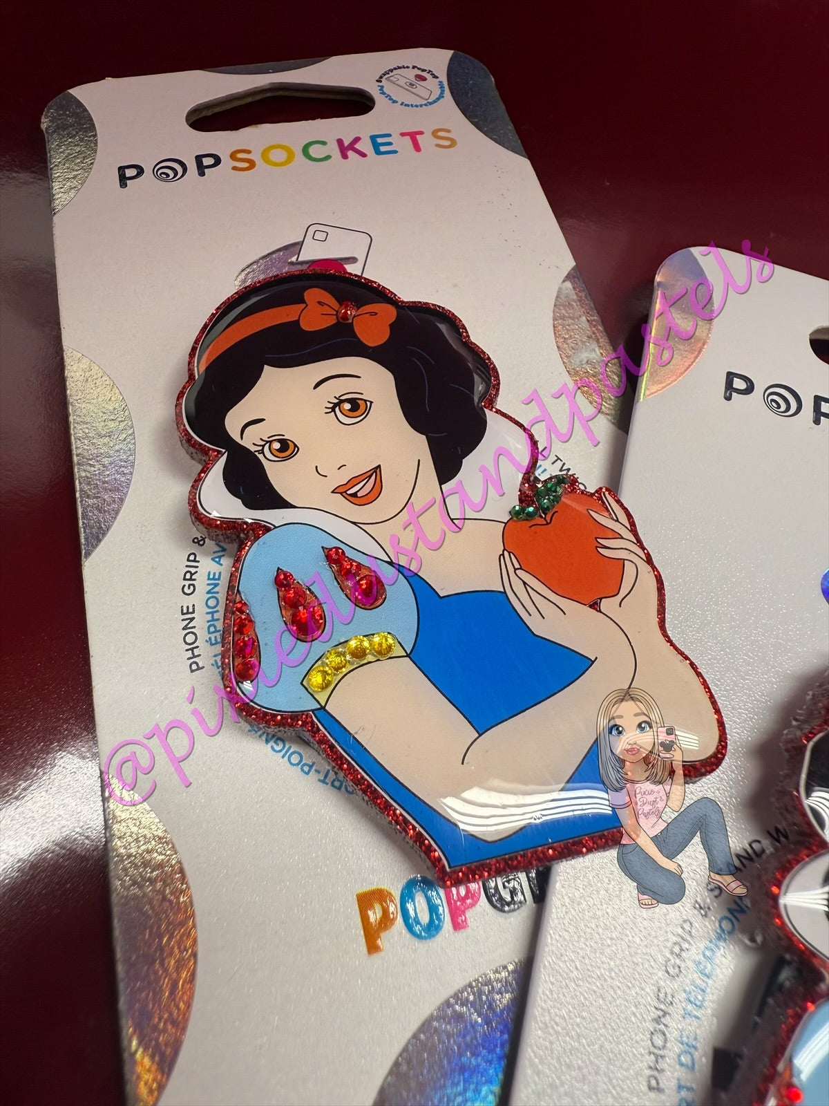 Classic Fairytale Charm meets Snow White!! ❤️💙 Snow White Phone Grip