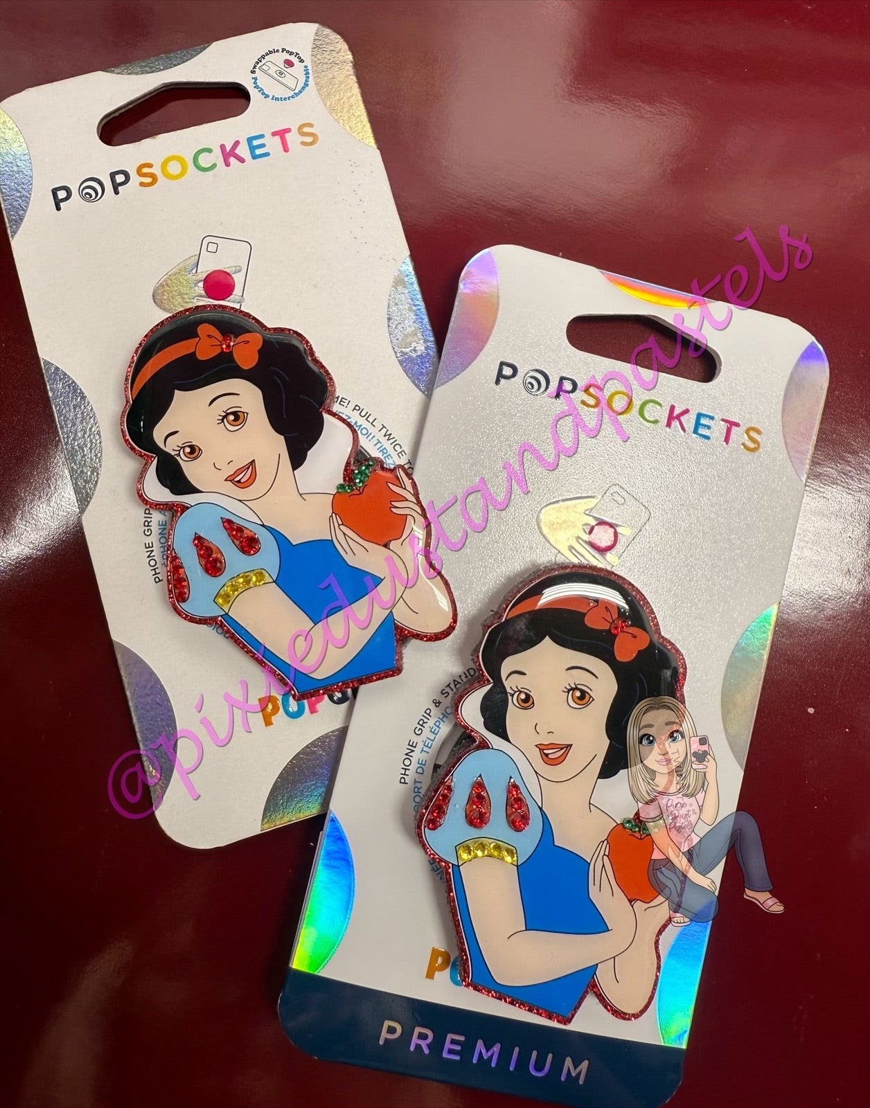 Classic Fairytale Charm meets Snow White!! ❤️💙 Snow White Phone Grip
