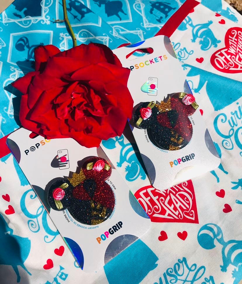 Painting the Roses Red Phone socket - Phone accessory - Alice in Wonderland - Queen of Hearts