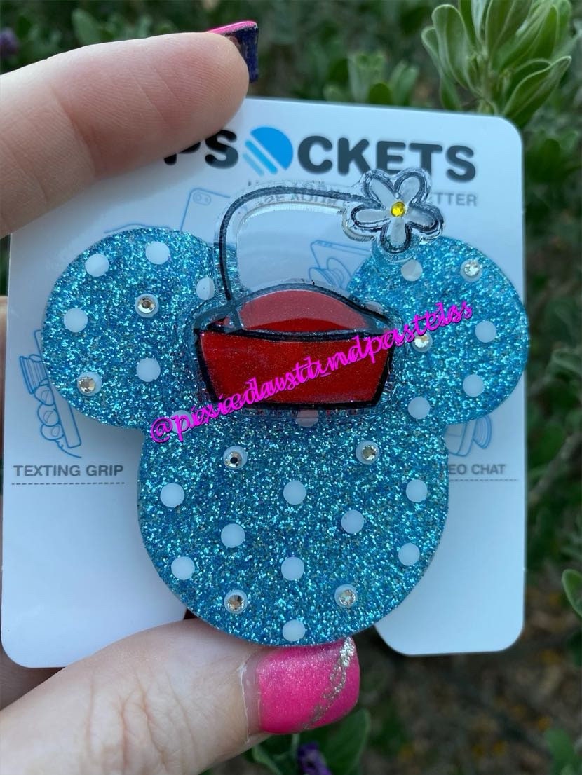 Polka Dots, Daisies, and Bows! Classic Minnie Mouse Badge Reel or Phone Grip for your phone!